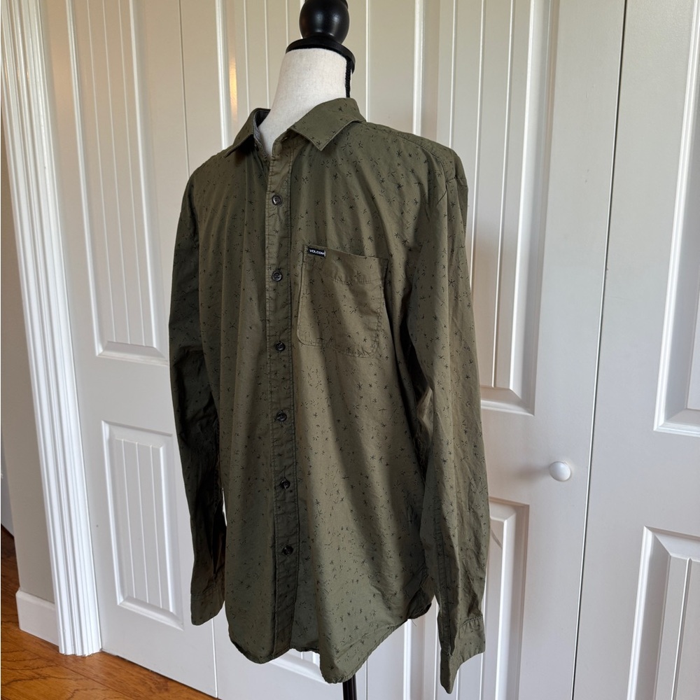 VOLCOM Men's Smashed Star Long Sleeve Button Up Military Green Modern Fit Shirt - Picture 4 of 13